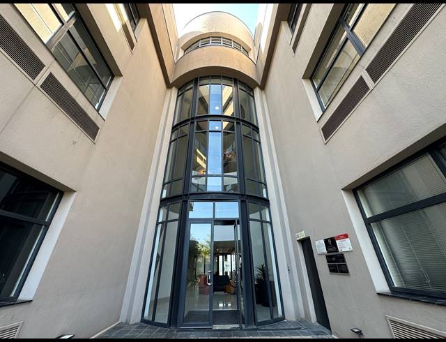 512M² OFFICE TO LET IN SANDHURST